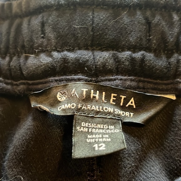 Athleta-12-Blue camo farallon shorts-elastic waistband with drawstring. - Picture 12 of 16